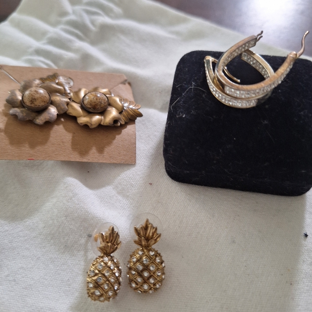 Elegant Gold and Silver Jewelry Set